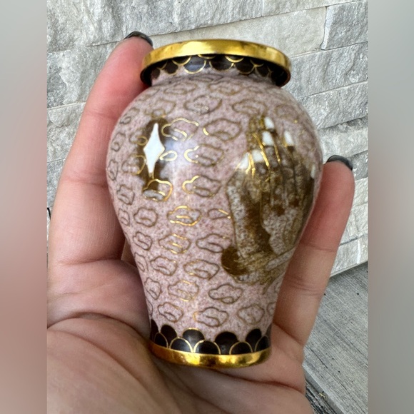 Vintage  Cloisonne  Asian Miniature  Praying Hands Design Jar Urn with lid - Picture 11 of 12